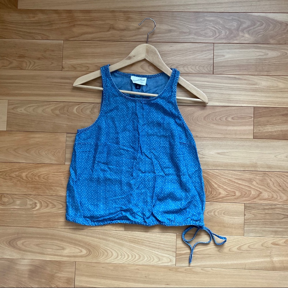 🌸Universal Thread denim top - size xs NWOT
